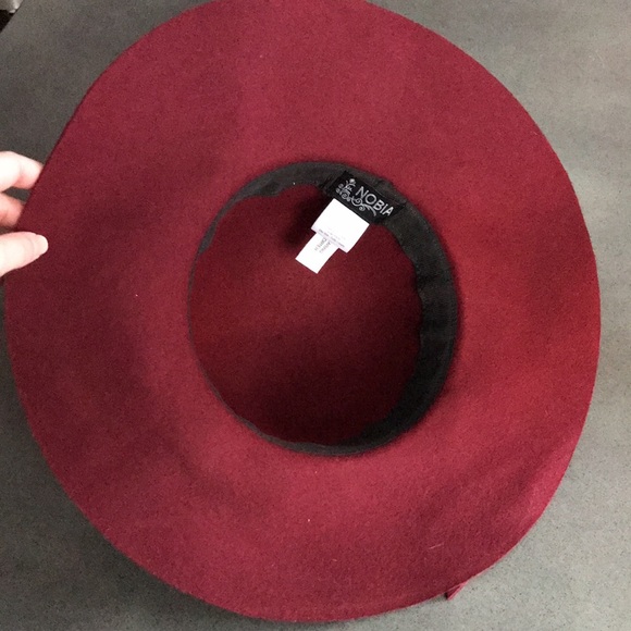 Nobia 100% wool flowy round hat in wine - Picture 6 of 10